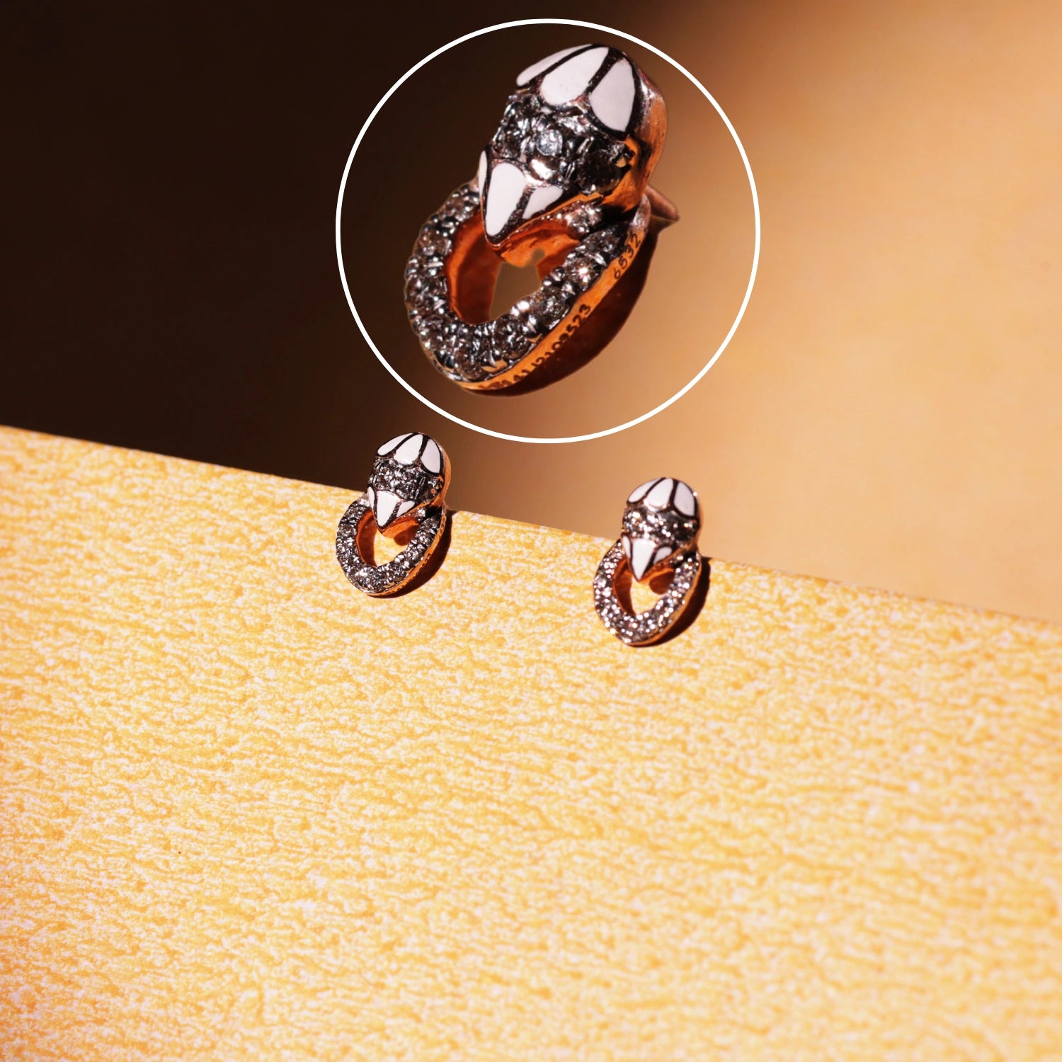 These rose gold earrings by jnjbymadhuri feature a captivating horseshoe-inspired design, accented with gleaming white stones and a glossy enamel touch. Their unique elegance brings together modern flair and timeless charm, perfect for elevating any look.
